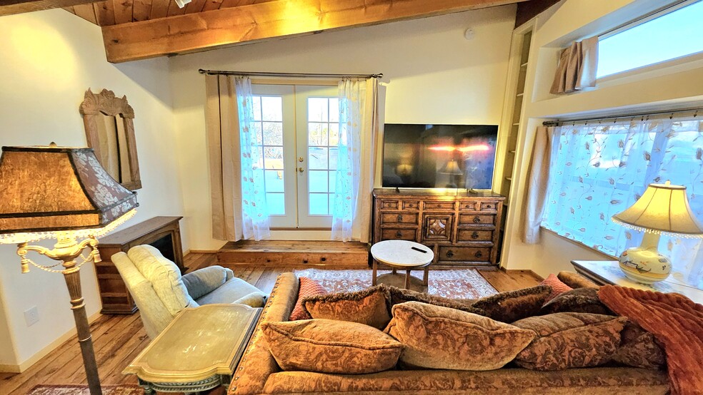 Building Photo - 409 La Joya Rd