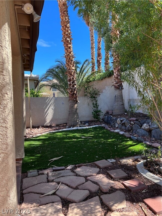 Building Photo - 693 Kentons Run Ave