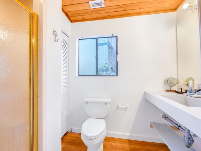 Building Photo - 5537 Pelican Way