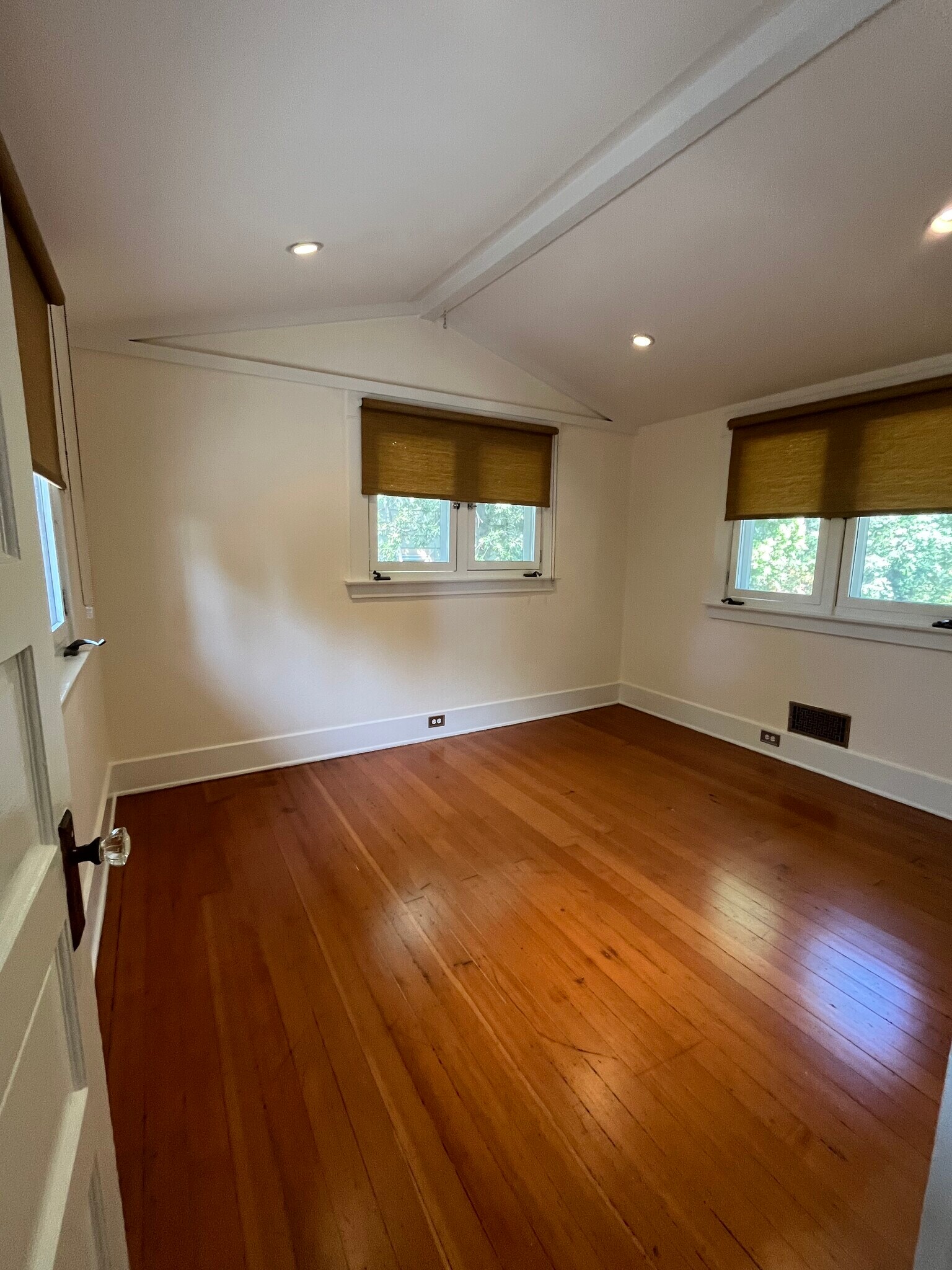 Upstairs bedroom - 1318 N McCadden Pl