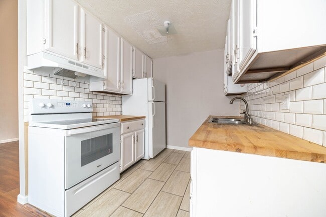 Building Photo - 2755-2759 Independence Way