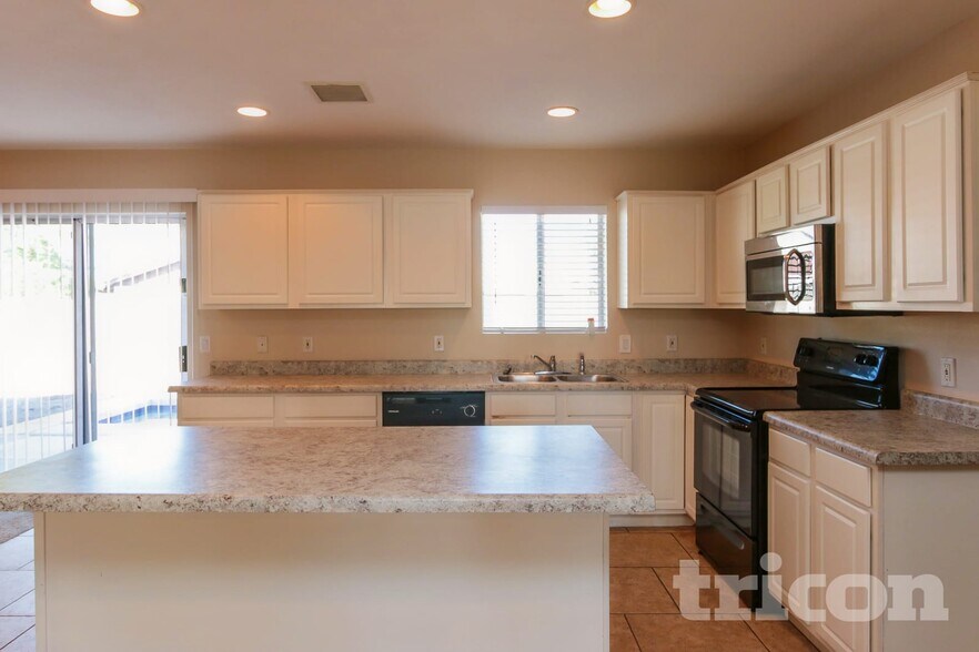 Building Photo - 3018 S Standage