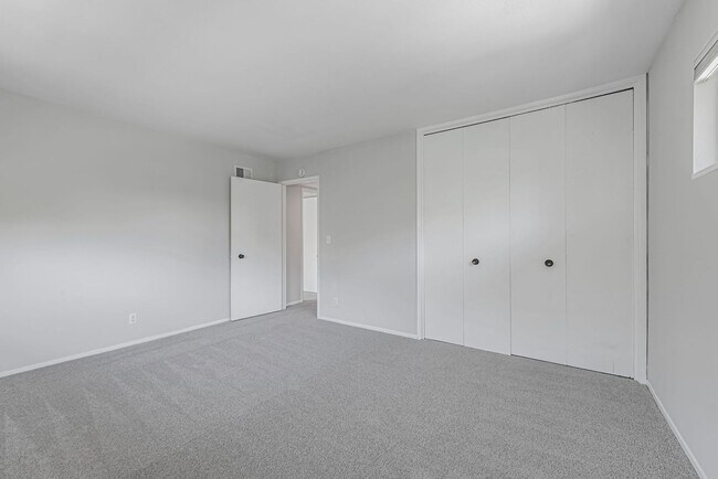Building Photo - Charming 2-Bedroom Condo in Downtown Palo ...