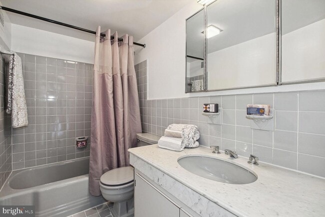 Building Photo - 4201 Cathedral Ave NW