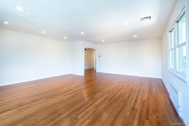 Building Photo - 107 Woodside Ave
