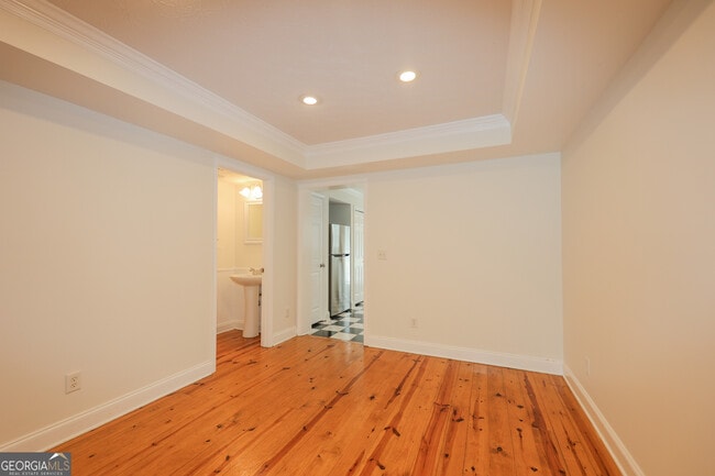 Building Photo - 37 Intown Pl