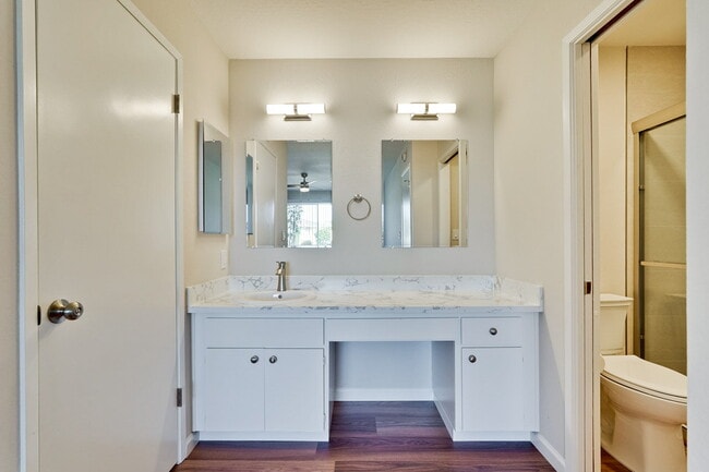 Building Photo - Newly Remodeled 3BR, 2BA, 1,117sf Duplex w...