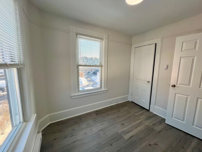 Building Photo - 4th Street