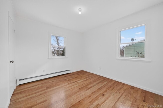 Building Photo - 13 Sutherland Dr