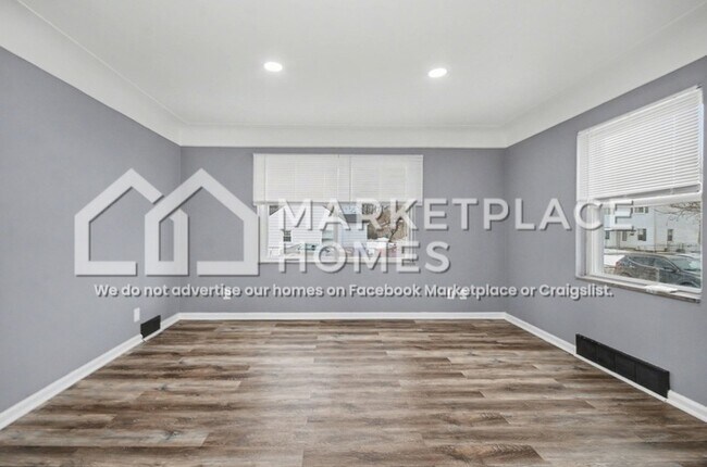 Building Photo - 12444 Sarsfield Ave