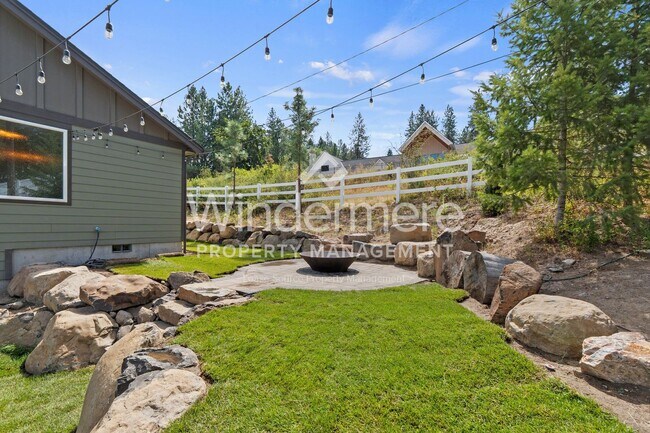 Building Photo - * Coming Soon 08/15/2025*Furnished Executi...