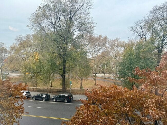 Building Photo - 230 Riverside Dr