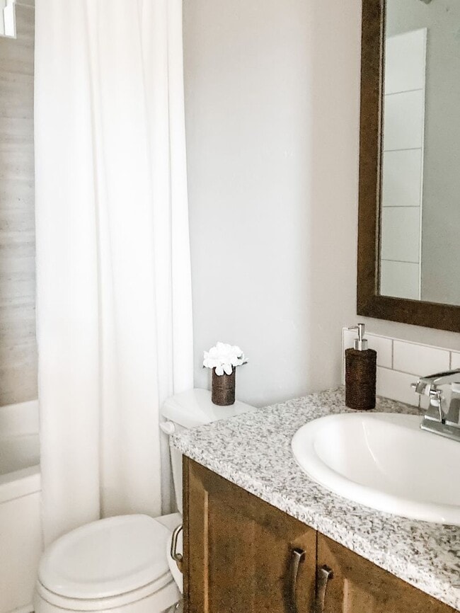 Building Photo - 3 Bedroom 3 1/2 Bathroom Home Located on a Corner Lot in Harris Ranch