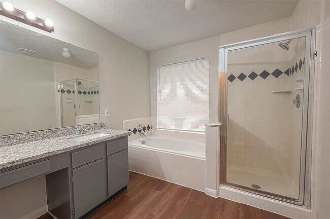 Building Photo - 17523 Coventry Oaks Dr