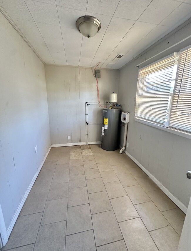 Building Photo - 1420 3rd Ave N