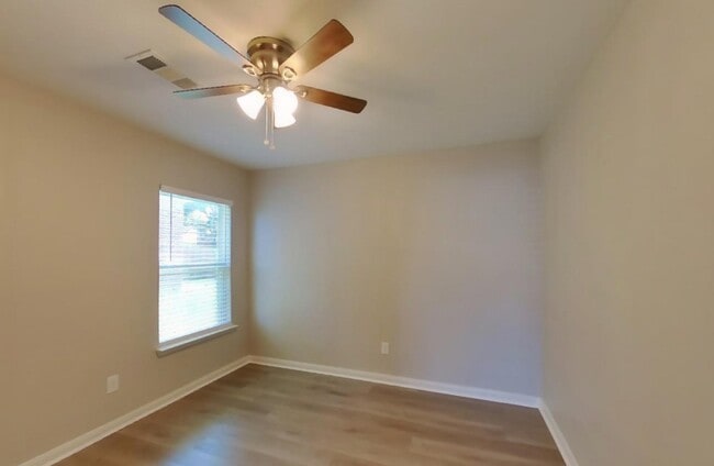 Building Photo - AVAILABLE NOW