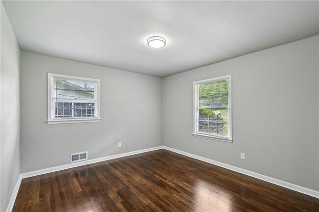 Building Photo - 3036 Will Rogers Pl SE