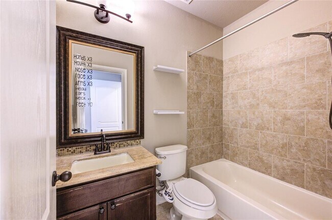 Building Photo - 611 Whitney Oaks Ln