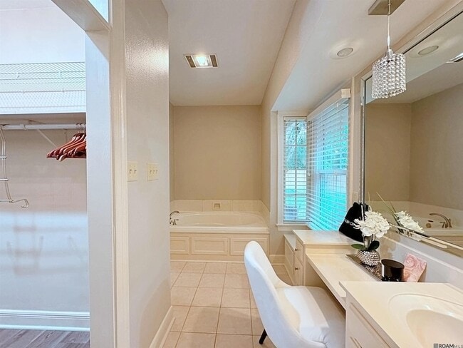 Building Photo - 11831 Thornberry Ln