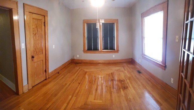 Building Photo - 105 S Barnes St