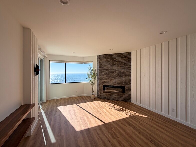 Building Photo - 111 Tamarack Ave