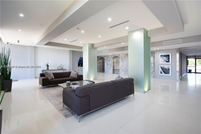 Building Photo - 20379 W Country Club Dr