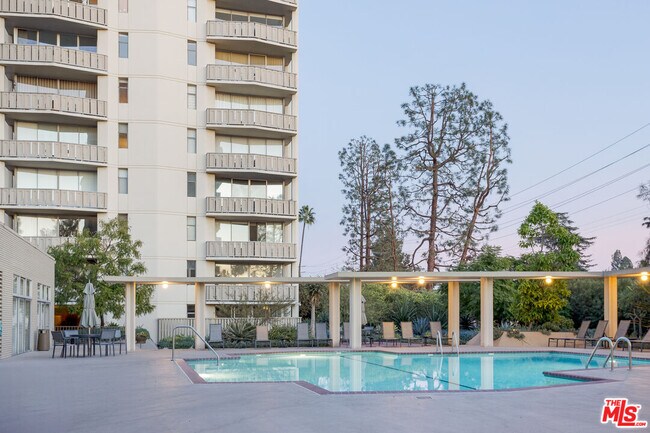 Building Photo - 4455 Los Feliz Blvd