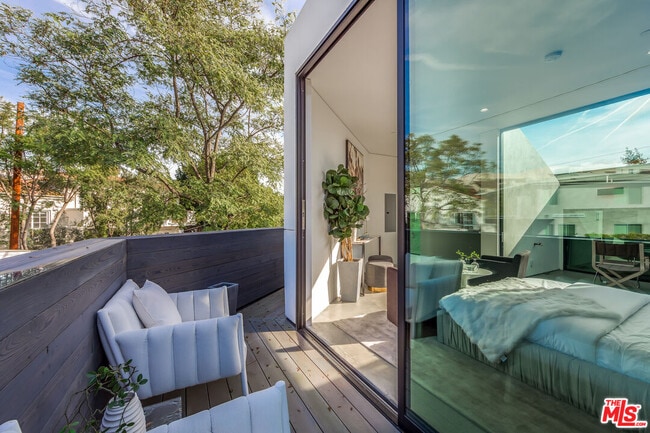 Building Photo - 857 Hilldale Ave