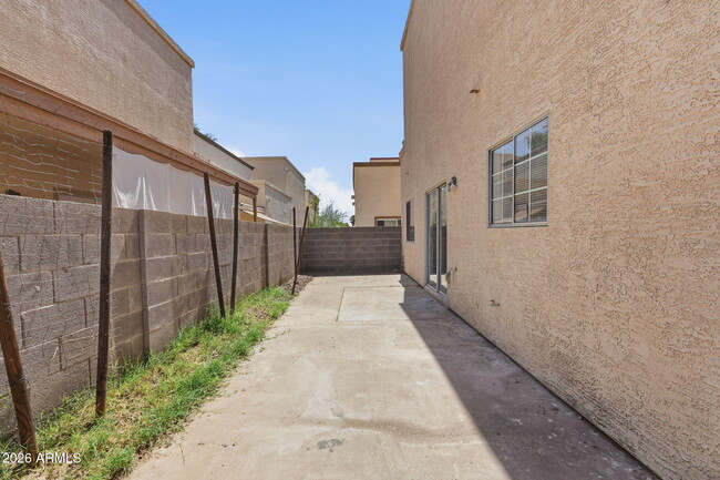 Building Photo - 1026 W Libra Dr