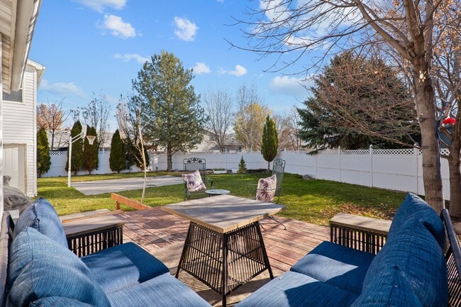 Building Photo - Spacious 4 Bedroom Home in Quiet Orem Neighborhood