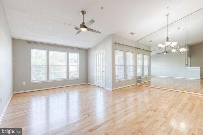 Building Photo - 3021 Hunting Ridge Dr