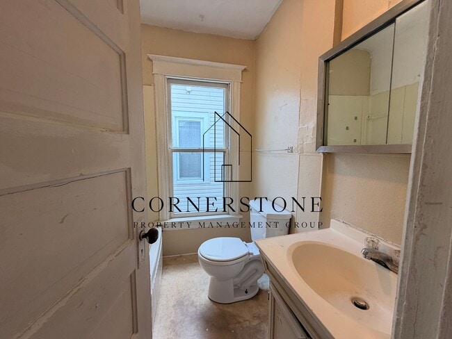 Building Photo - 3 Bedroom House - $850