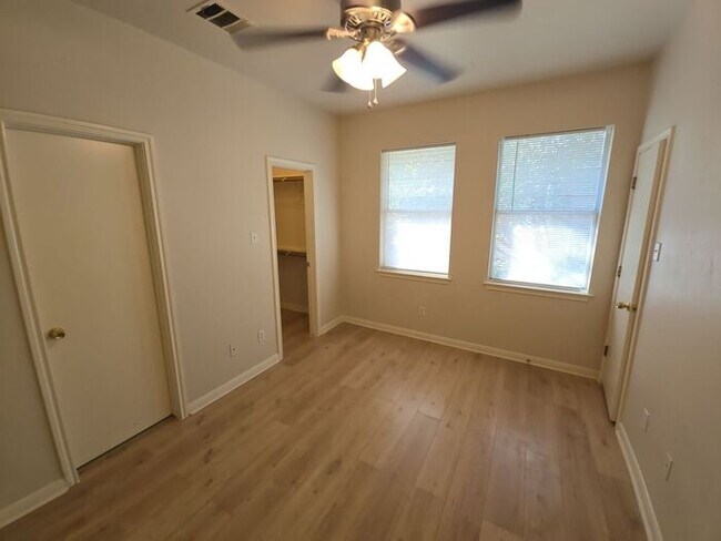 Building Photo - 1125 Map St