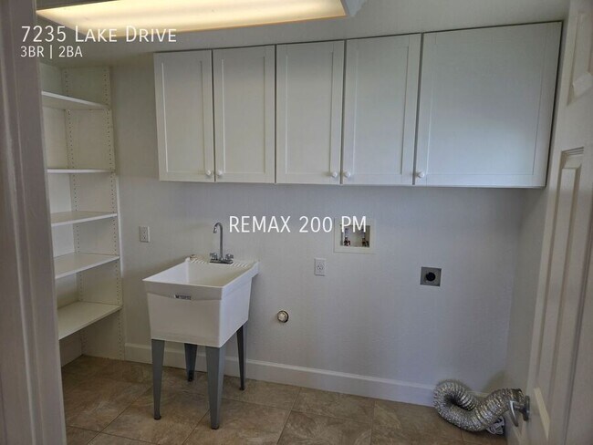 Building Photo - 7235 Lake Dr
