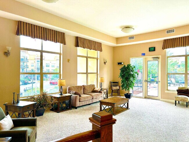 Building Photo - Bright & Peaceful 2 Bed, 2 Bath Corner Con...