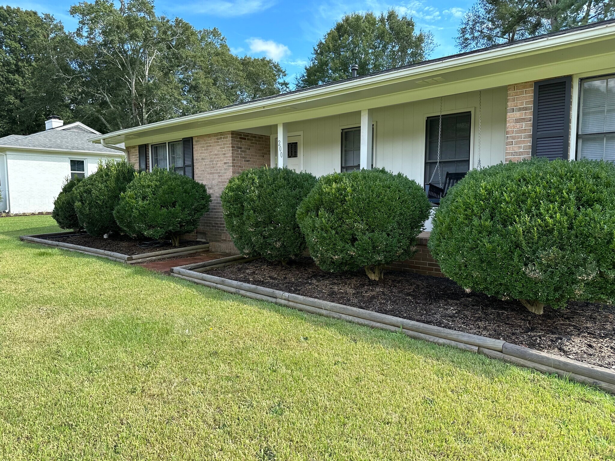 Building Photo - 200 Skyview Dr