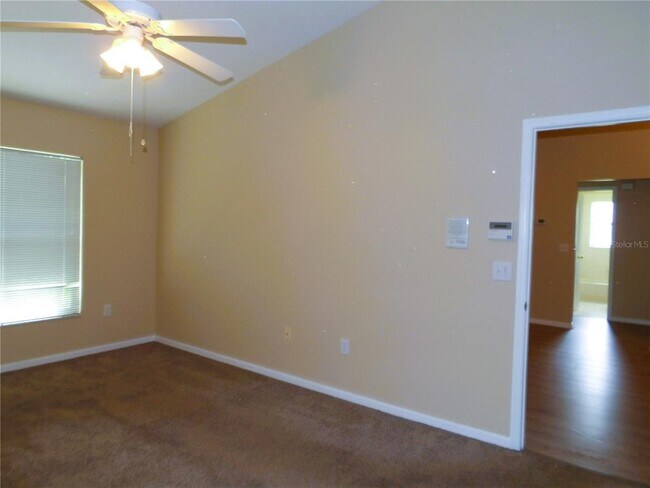 Building Photo - 1802 Durkee Pl