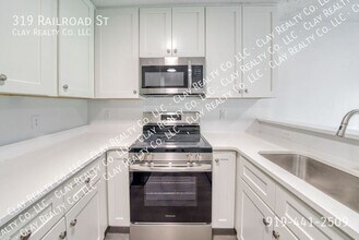 Building Photo - 319 Railroad St