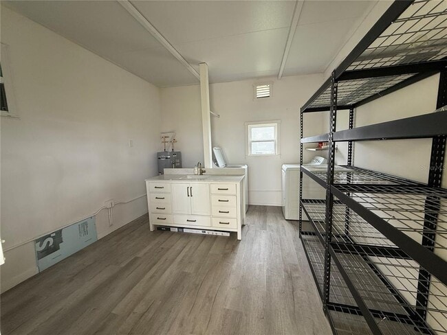 Building Photo - 637 Los Altos