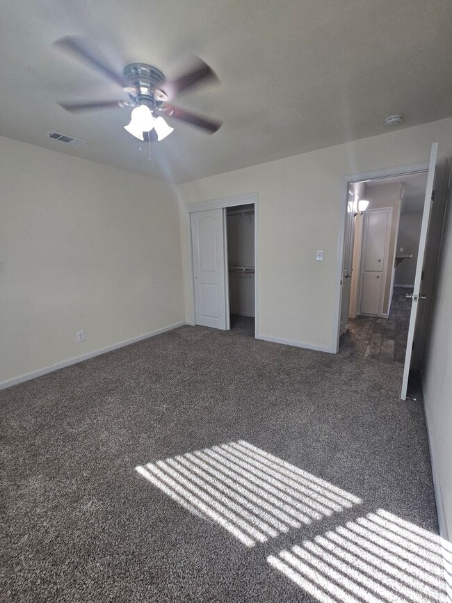 Building Photo - 2 Br 1 Ba available Now