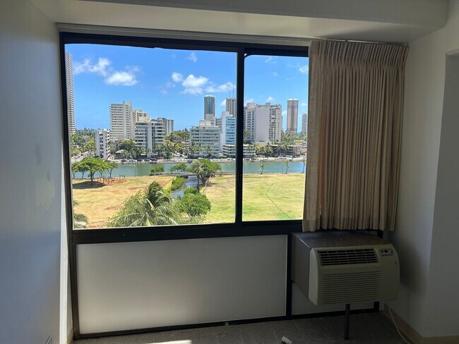 Building Photo - 2333 Kapiolani Blvd