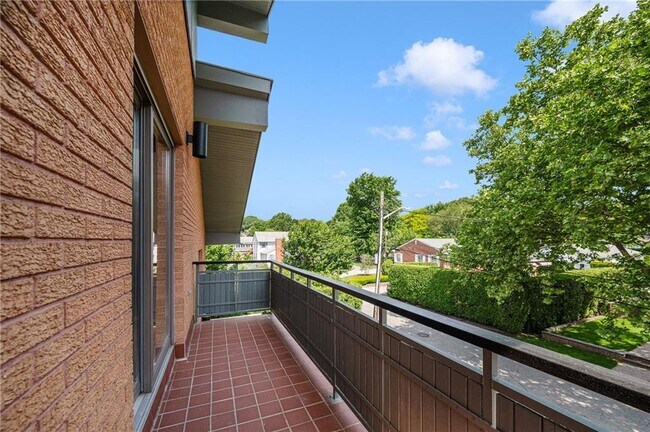 Building Photo - 14 Maxcy Dr