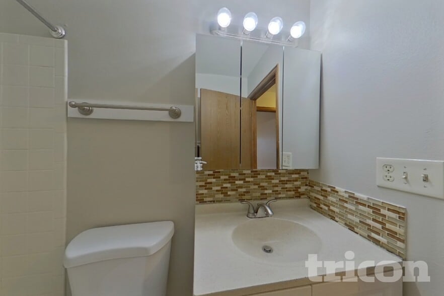 Building Photo - 2812 Deliverance Dr
