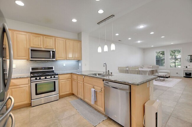 Building Photo - 15723 Parkhouse Dr