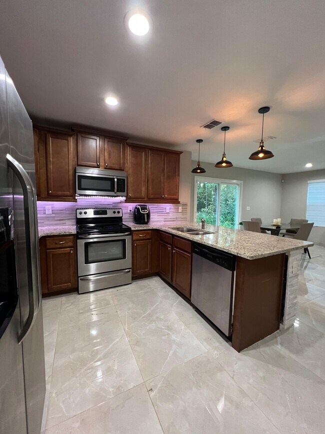 Kitchen - 4252 Adirolf Rd