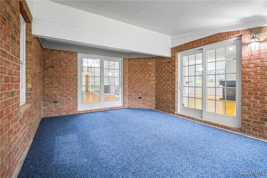 Building Photo - 11465 Pinewild Dr