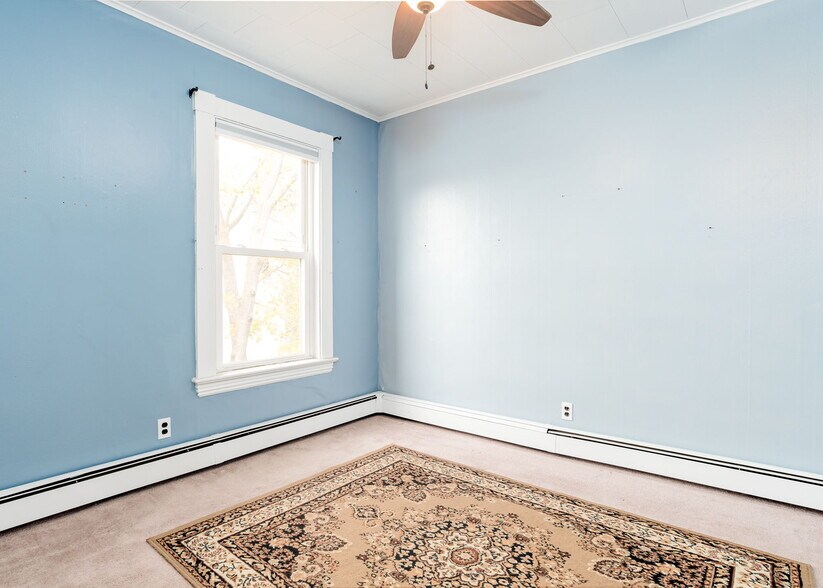 Building Photo - 18 College St