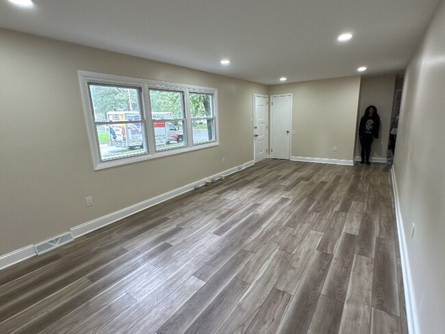 Building Photo - 408 Apple Dr