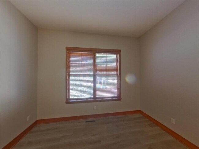 Building Photo - 4025 Heritage Ln SE
