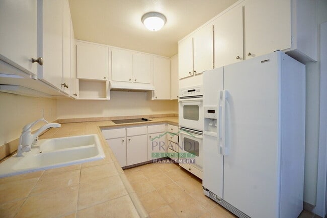 Building Photo - 16 Greenwood Bay Dr